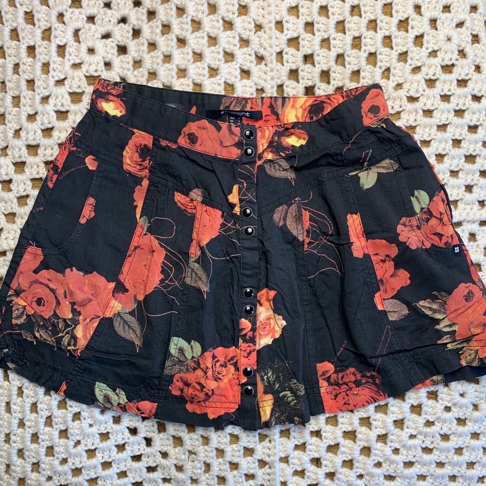 INSIGHT button front floral mini skirt w/ pockets